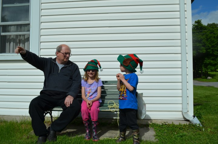 Bruce telling Aiden to look at the camera while Abby smiles away!!